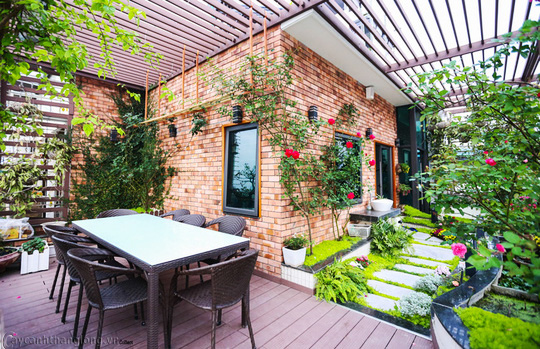 Tieu-canh-vuon-hong-ban-cong